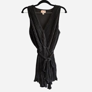 Willow & Root Buckle Women's Size Large Black Pleated Waist Tie Detail Romper